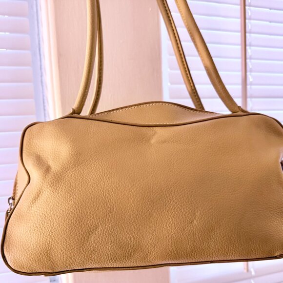 Tommy HIlfiger everyday basic bag - Tan with Red lining - well loved. - Picture 5 of 15